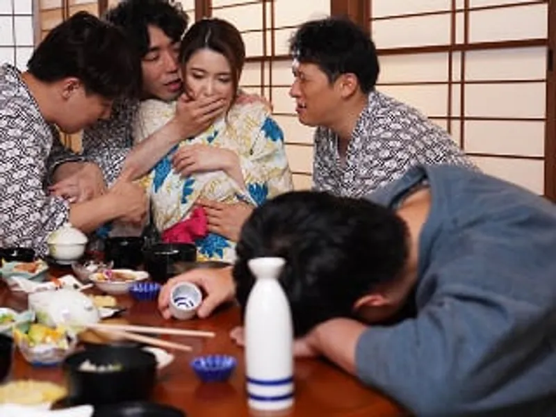 đưa bà xã đi suối nước nóng, ông xã không biết vợ yêu bị người khác chịch sấp mặt