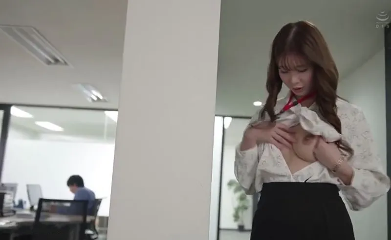 Bí ẩn của cô nhân viên bề ngoài nghiêm nghị nhưng thực chất là “nữ hoàng dâm đãng”