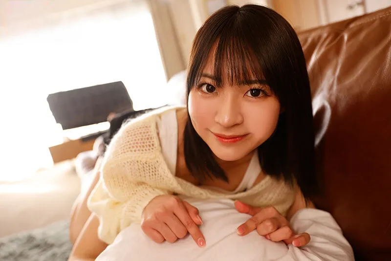 Chị gái lần đầu có anh người yêu còn nhiều ngỡ ngàng nên mượn chim thằng em tập trước