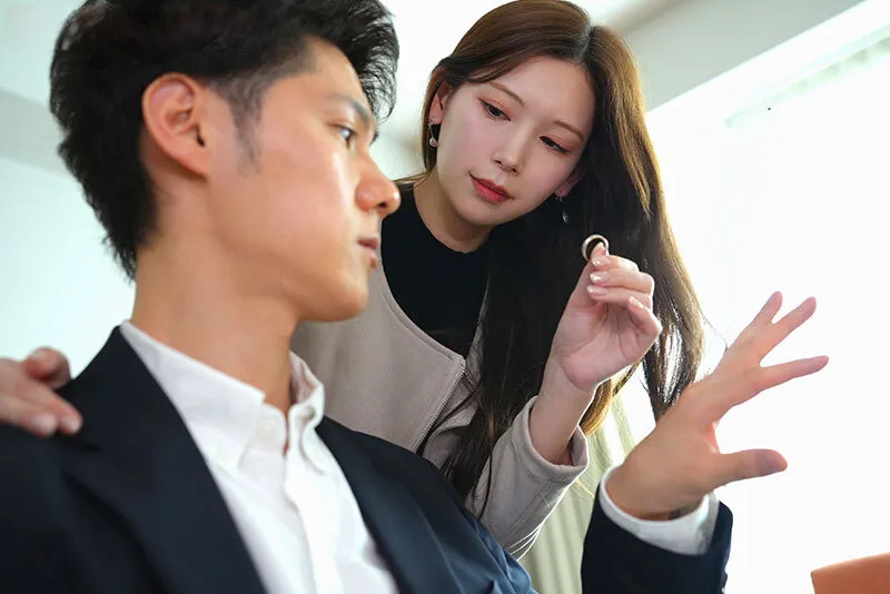 Vợ yêu đi đi chơi, ông chồng ở nhà bị nhỏ em vợ yêu gạ làm tình không trượt phát nào